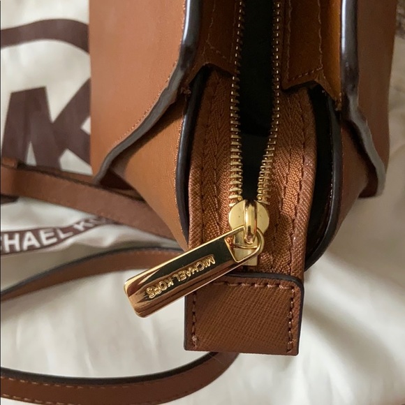 MK Selma Large in Brown - Picture 5 of 9